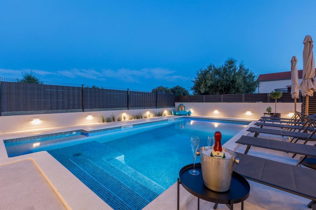 Luxury Villa Diana With Heated Pool And Jacuzzi Dograde Ngoại thất bức ảnh