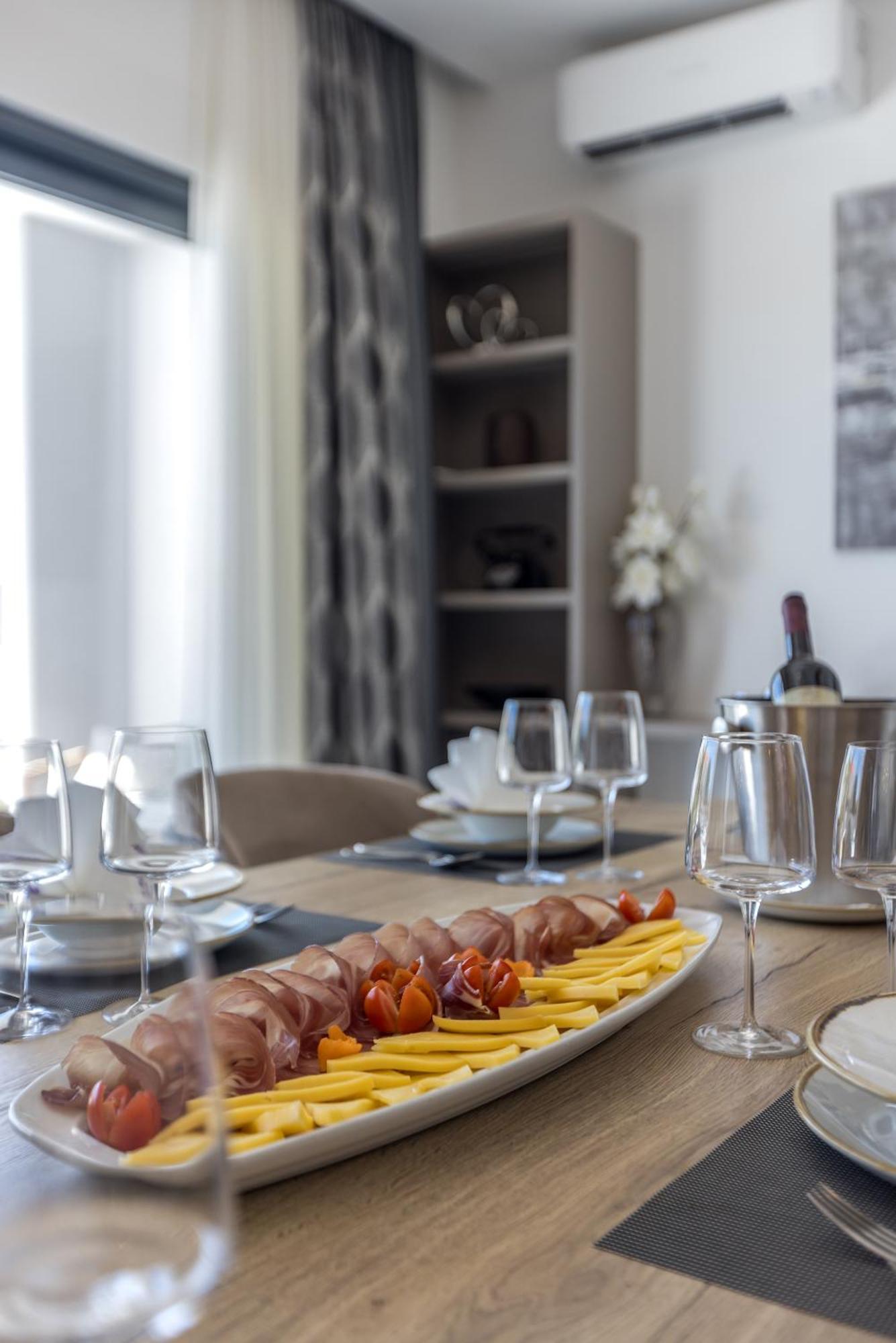 Luxury Villa Diana With Heated Pool And Jacuzzi Dograde Ngoại thất bức ảnh